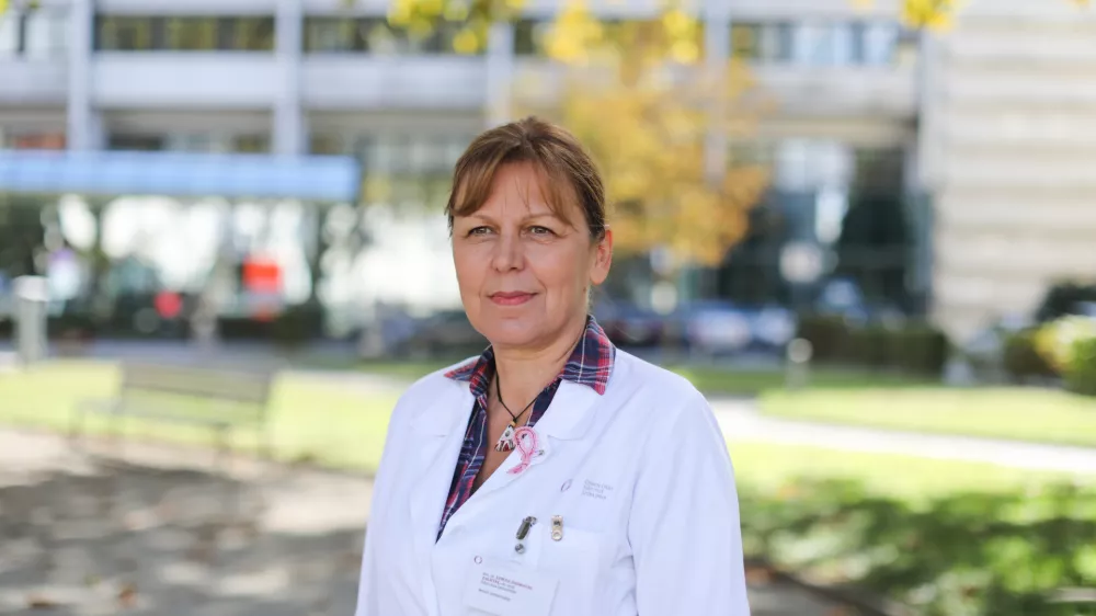 - 12.10.2021 - doc. dr. Lorna Zaletel Zadravec, dr. med., spec. radioterapevtka z Onkolo&scaron;kega in&scaron;tituta Ljubljana in koordinatorica celostne rehabilitacije znotraj Državnega programa obvladovanja raka. //FOTO: Bojan Velikonja