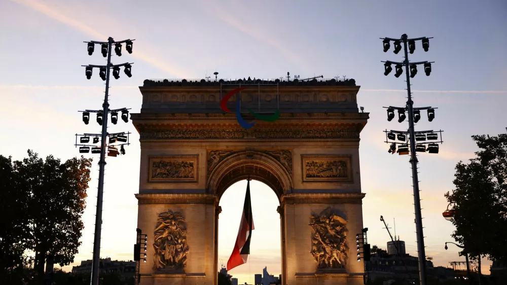 A general view of Arc de Triomphe with athletes, President Emmanuel Macron and other participants of the Paris Olympic and Paralympic Games during a ceremony to award the Legion d'Honneur medals to French Olympian medalists, in Paris, France, 14 September 2024. Mohammed Badra/Pool via REUTERS