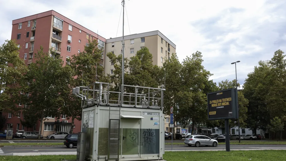 - 16.09.2024 - Arso merilna postaja čistega zraka na Celovški//FOTO: Jaka Gasar