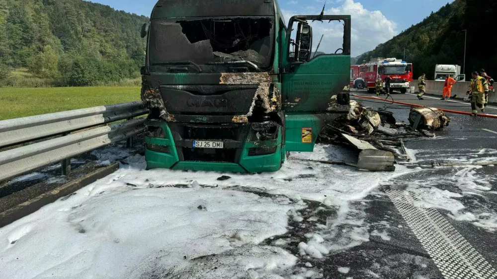 Posledice požara na štajerski avtocesti.