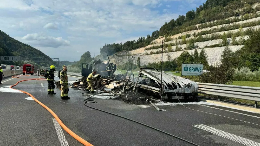 Posledice požara na štajerski avtocesti.