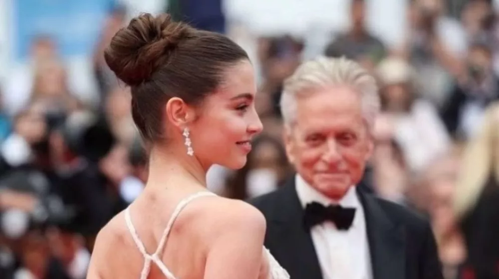 Michael Douglas ne skriva ponosa nad svojo 21-letno hčerko Carys. F Instagram/Michael Doiulas