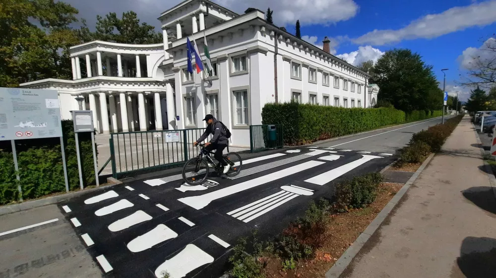 Prehod za pe&scaron;ce pri Plečnikovih Žalah je zasnoval Matija Kocbek. Foto: Luka Cjuha