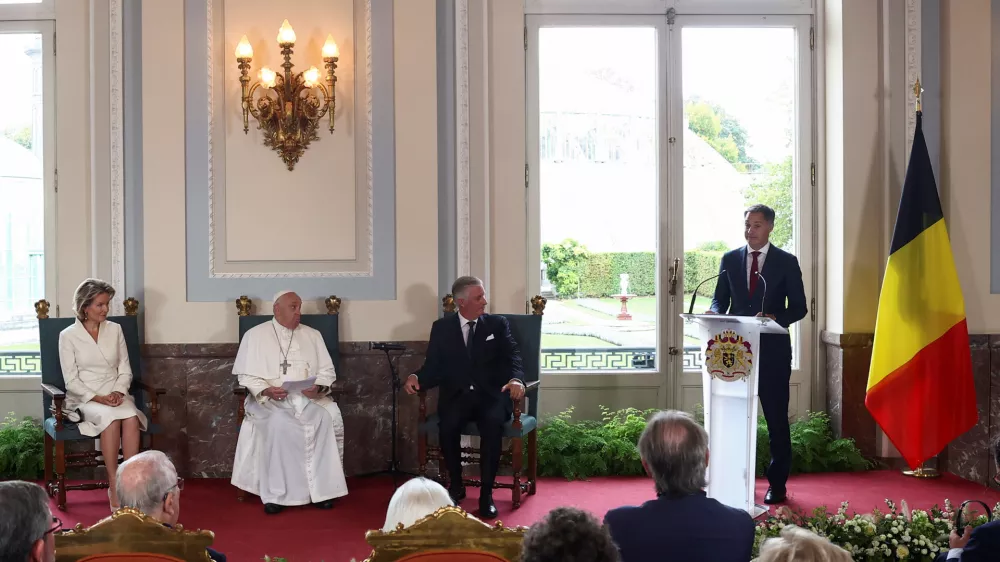 Belgian Prime Minister Alexander De Croo addresses Belgium's authorities and civil society, next to Belgian King Philippe, Queen Mathilde and Pope Francis, in Brussels, Belgium September 27, 2024. REUTERS/Yves Herman