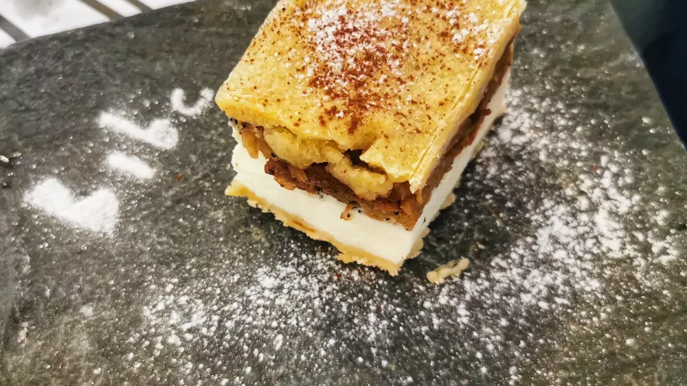 Hišna gibanica z jabolki in skuto, Turistična kmetija Bibc