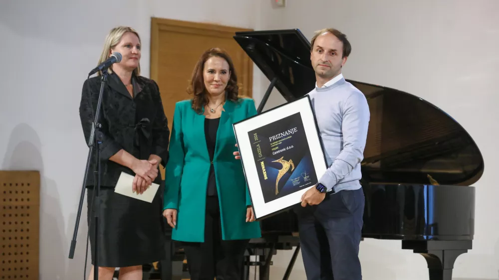 Petra Golmajer, Tanja Kuželj in Caretronic - Andraž Krajnc1.10.2024 - 24. Slovenska GAZELA 2024 – regijski izbor najboljših najhitreje rastočih podjetij – razglasitev Gazele Gorenjske regije.  FOTO: Luka Cjuha