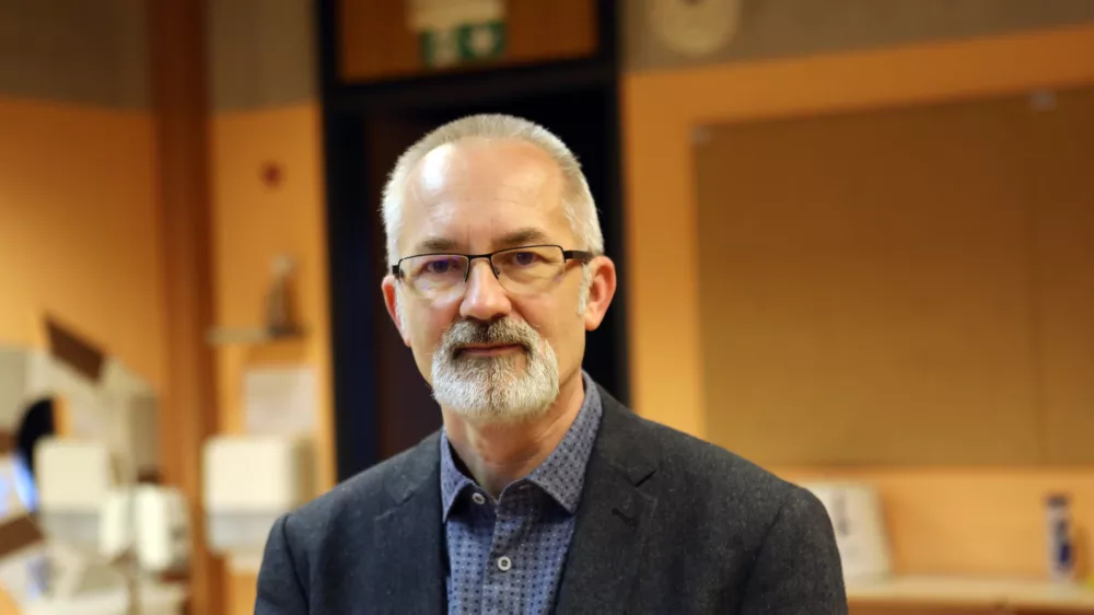 ﻿- 01.12.2020 – dr. Kristijan Musek Lešnik, psiholog, strokovnjak za šolstvo - predsednik Strokovnega sveta RS za splošno izobraževanje, predavatelj psiholoških predmetov na Fakulteti za matematiko, naravoslovje in tehnologijo Univerze na Primorskem //FOTO: Tomaž SkaleOPOMBA: DNEVNIKOV OBJEKTIV - INTERVJU 2020