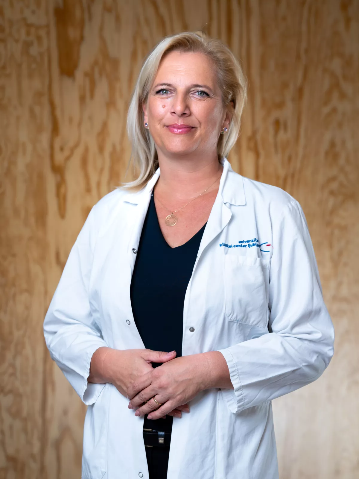 Gostja dana&scaron;nje oddaje Zdravnik ob 18h bo oftalmologinja izr. prof. dr. Nata&scaron;a Vidović Valentinčič iz Očesne klinike UKC Ljubljana, ki nam bo svetovala, kako poskrbeti za zdravje svojih oči. (Foto: Miran Jur&scaron;ič)