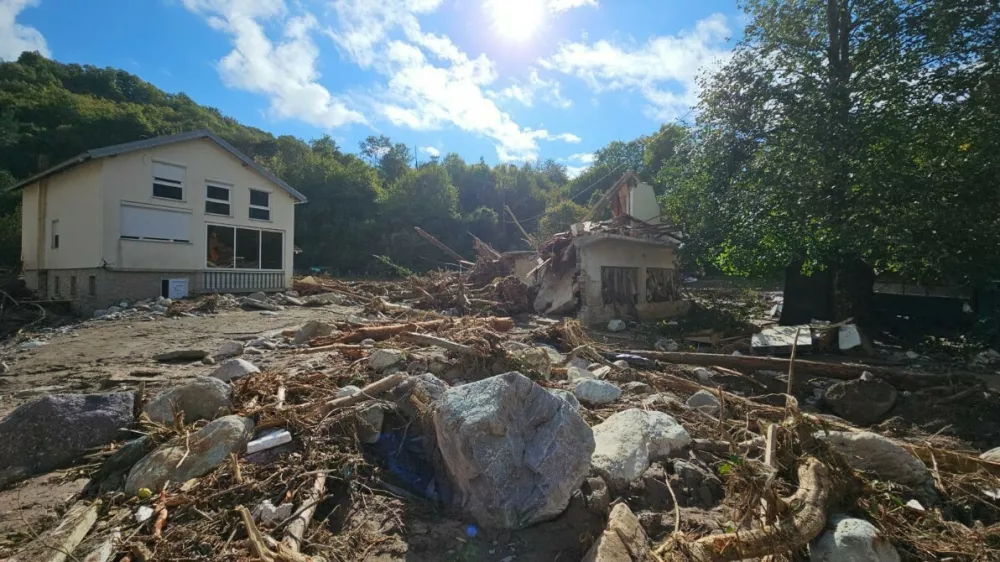 Slovenski reševalci pomagajo na opustošenih območjih. Foto: URSZR