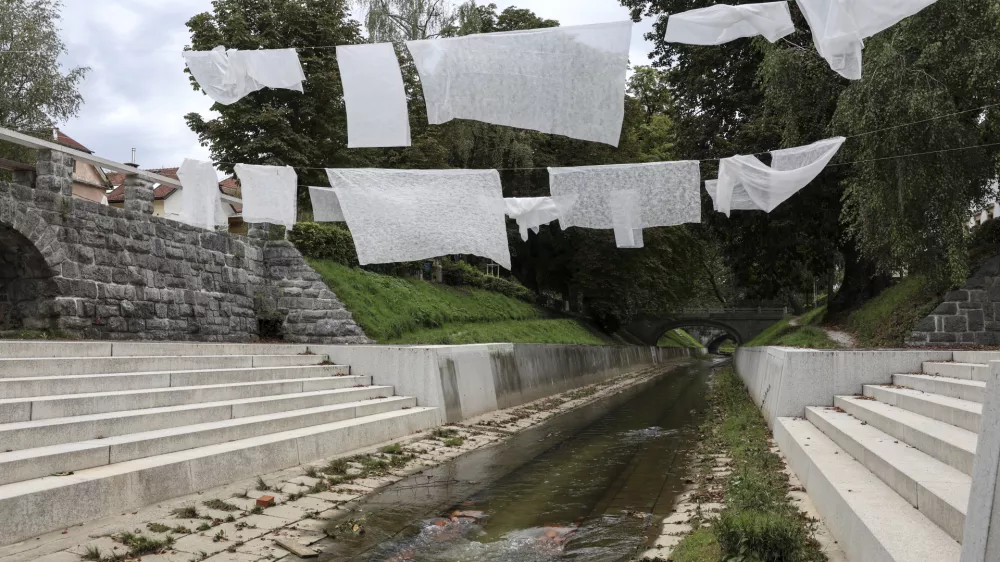 - 16.09.2024 - simbolična fotografija - inštalacija čez Gradaščico//FOTO: Jaka Gasar