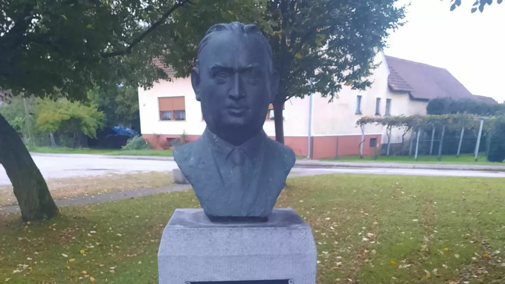 Kip Josipa Benka v Te&scaron;anovcih &nbsp;Foto: Damijan Toplak