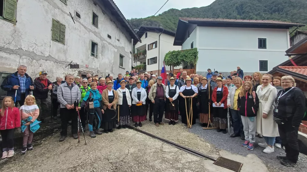 Baška grapa, Grahovo ob Bači, Koritnica, tematska pot Na svoji zemlji, lokacije snemanja filma Na svoji zemlji leta 1947 in 1948 / Foto: Nataša Bucik Ozebek