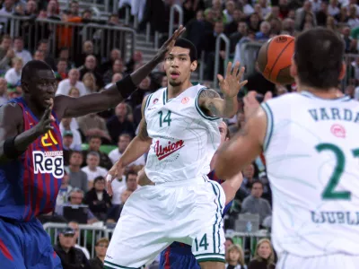 Danny Green (14)- ko&scaron;arka - Union Olimpija: FC Regal Barcelona, evroliga, 1. krog, skupina D:- Ko&scaron;arkarji Uniona Olimpije so dvanajsto sezono evrolige začeli s porazom v dvorani Stožice. S 86:64 (24:19, 41:30, 61:51) so jih premagali igralci Regal Barcelone.//FOTO: Luka Cjuha
