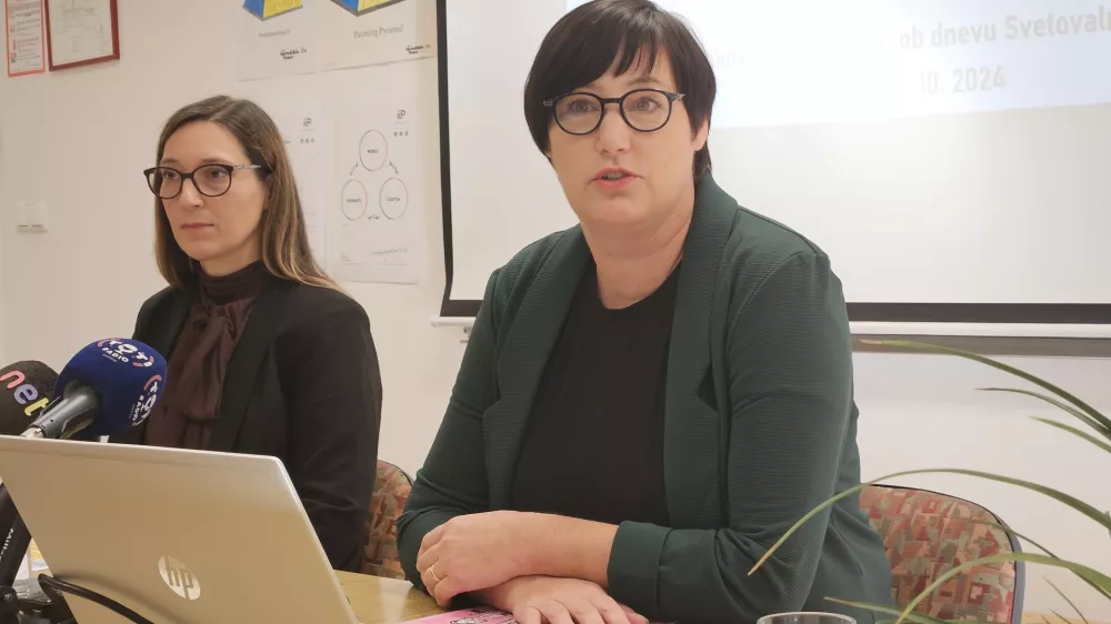 Maribor.Novinarska konferenca ob 72-letnici Svetovalnega centra za otroke, mladostnike in starse Maribor.Specialna pedagoginja Katja Rojs in direktorica centra Tadeja Batagelj. / Foto: Andreja Sersen Dobaj/sta