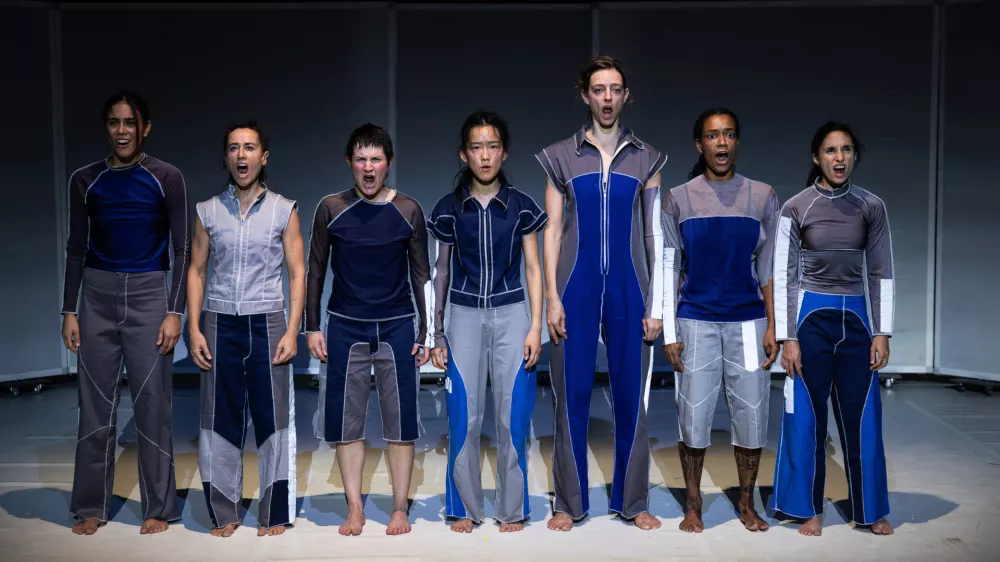 Pesmi odsotnosti v Stari mestni elektrarni so naslovile tisto, kar (še) ni vidno v različnih ženskih izkušnjah. F Nada Žgank