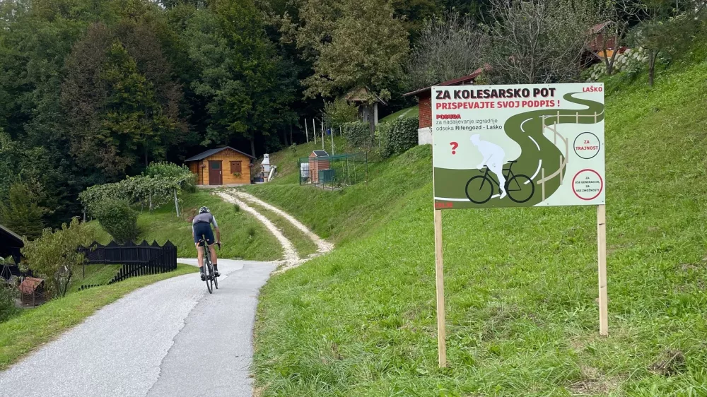 Zbiranje podpisov za kolesarsko pot Celje–Laško v Rifengozdu, ob obstoječi »kolesarski« poti, se nadaljuje. Foto: CI
