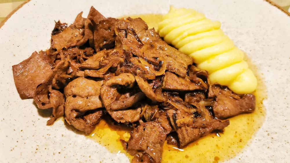 Pražena jetrca s pirejem, Gostilna Pr' Bizjak