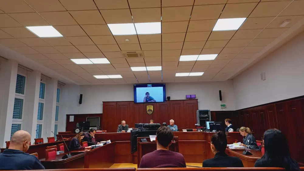 Sojenje obdolžencema na kranjskem okrožnem sodišču se je včeraj nadaljevalo z zaslišanjem prič. Foto: Tina Jereb