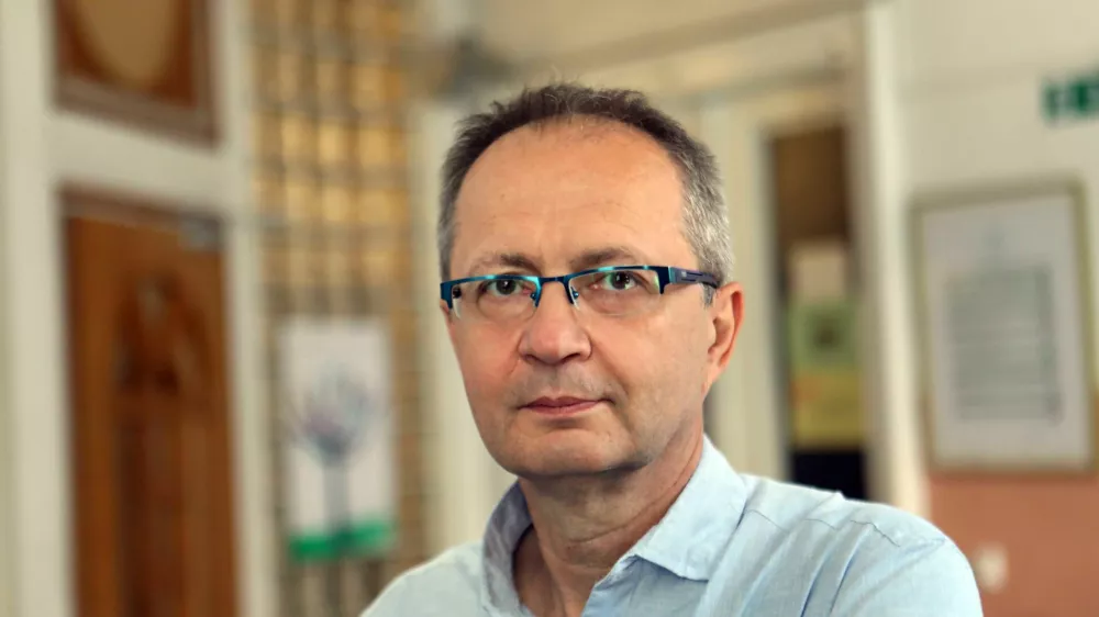 Matej Rovšek ravnatelj Centra Janeza Levca

Novi prostori bodo namenjeni mladim nad 15 let, ki so že zaključili osnovno šolanje in se bodo urili v življenjskih veščinah. To so veščine, ki so pomembne za vse otroke, za tiste z motnjo v duševnem razvoju pa je pomembno, da se z njimi srečajo v okviru vzgoje in izobraževanja.