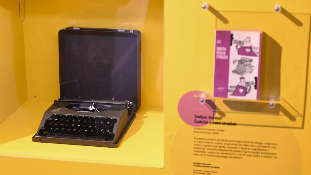 Pisalni stroj Srečka Brodarja, raziskovalca arheološkega najdišča jame Potočka zijalka Foto: Nik Erik Neubauer