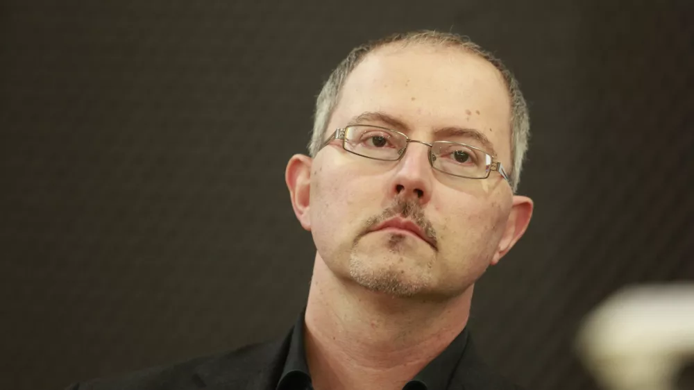 ﻿filozof Lenart Škof,- 27.1.2014 - posvet na temo Vloga umetnosti v spravnem procesu: Spomenik žrtvam vseh vojn v organizaciji Socialne akademije v sodelovanju z Zbornico za arhitekturo in prostor Slovenije,    //FOTO: Luka Cjuha..