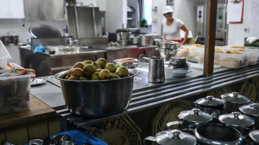 ﻿- jedilnica - šolska prehrana - - 09.10.2018 – Osnovna šola OŠ Stopiče v Občini Novo mesto //FOTO: Jaka Gasar