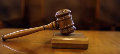 ﻿- simbolična fotografija - Ustavno sodišče RS - sodniško kladivo - simbol sodstva - pravosodje - pravo - pravičnost - pravica - pravni sistem - tožilstvo - sodna oblast - sodišča -//FOTO: Jaka Gasar