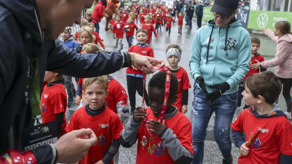 - 19.10.2024 - Ljubljanski maraton - Lumpi tek, otroci, tekači//FOTO: Jaka Gasar