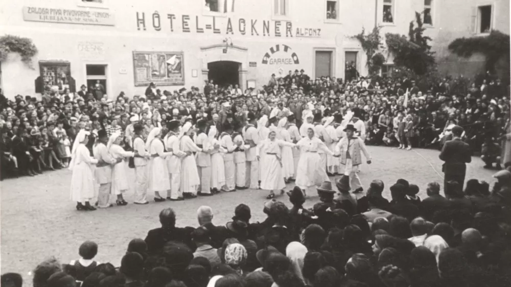 Metliška rešetca na festivalu v Črnomlju leta 1939 Foto: Rudolf Mušic / arhiv Glasbenonarodopisnega inštituta ZRC SAZU