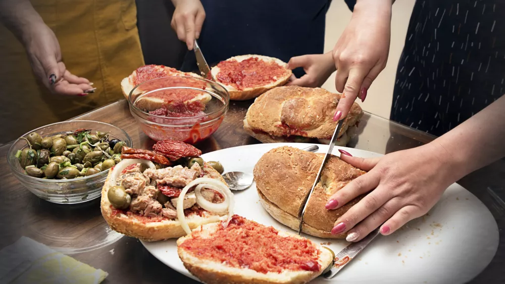 Postrežba malte&scaron;kega kruha / Foto: Unesco