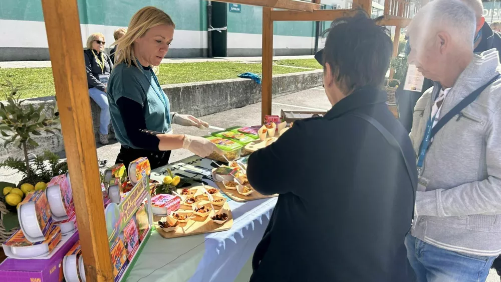 1104 kmetijska in živilska podjetja v Sloveniji zaposlujejo več kot 17.000 ljudi in ustvarijo preko 3,5 milijarde evrov prihodkov. / Foto: Arhiv Pivke Perutninarstva