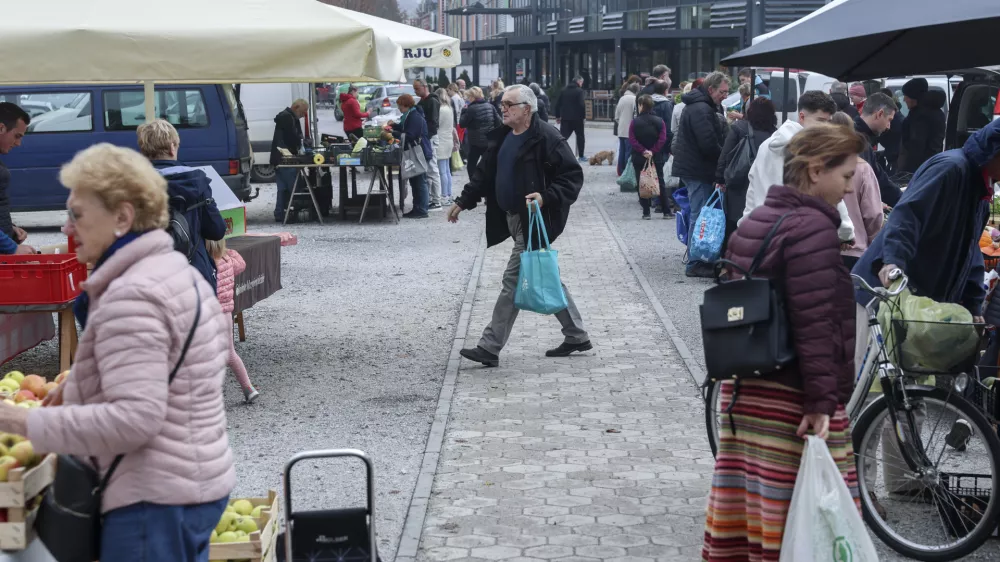 - 02.11.2024 - Tržnica živil pri Interspar Vič//FOTO: Jaka Gasar
