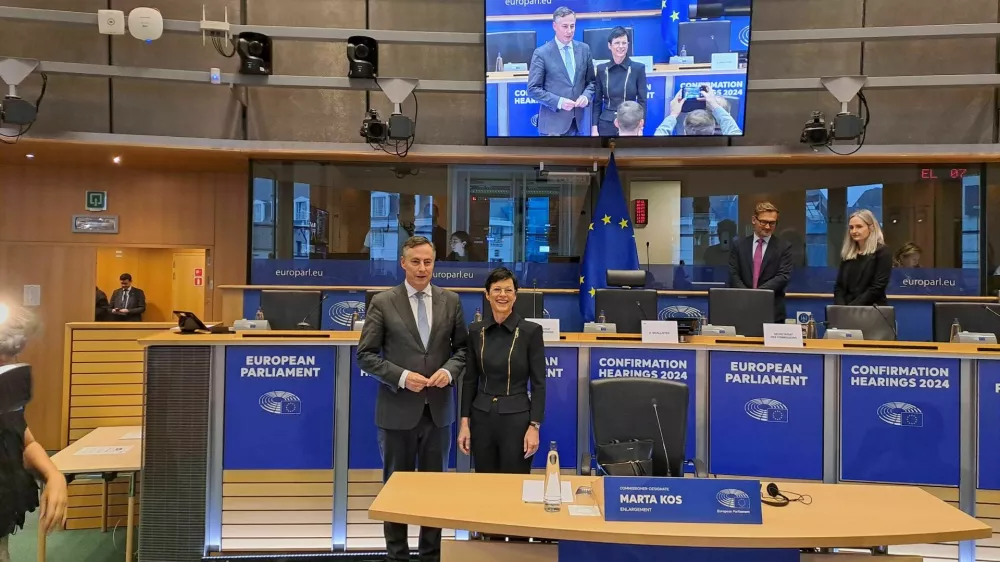 Marto Kos je ob začetku zasli&scaron;anja pozdravil predsedujoči zunanjepolitičnemu odboru (Afet) David McAllister. Zasli&scaron;anje je trajalo dobre tri ure. Foto: Ale&scaron; Gaube