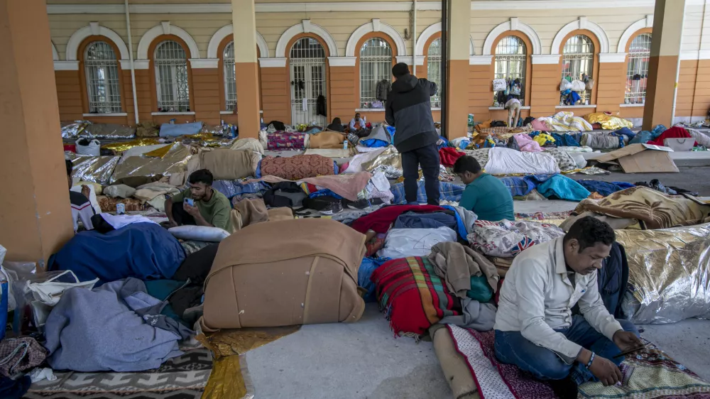 1.11.2024 - Trst - migranti - zapuščena pristaniška skladišča - pristanišče - začasna namestitev na migrantski poti - migracijeFOTO: LUKA CJUHA