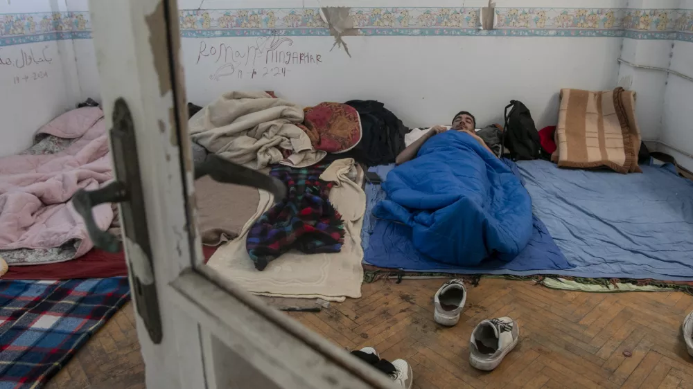 1.11.2024 - Trst - migranti - zapuščena pristaniška skladišča - pristanišče - začasna namestitev na migrantski poti - migracijeFOTO: LUKA CJUHA