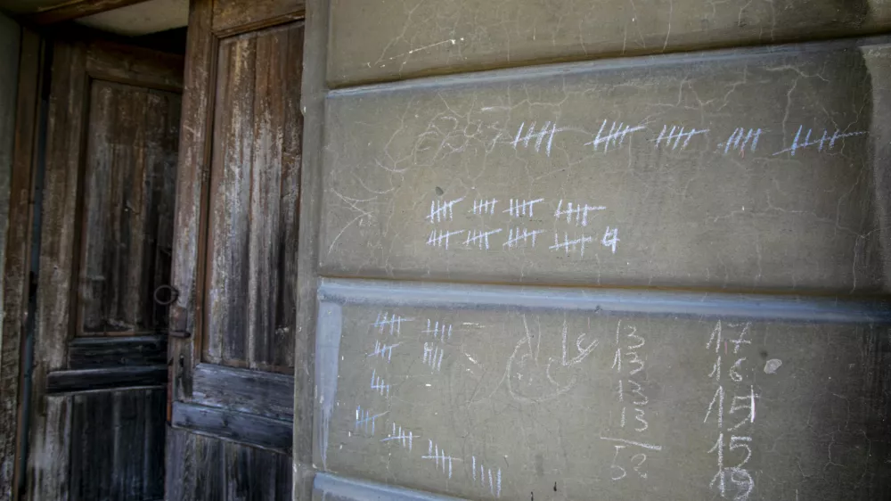 1.11.2024 - Trst - migranti - zapuščena pristaniška skladišča - pristanišče - začasna namestitev na migrantski poti - migracijeFOTO: LUKA CJUHA