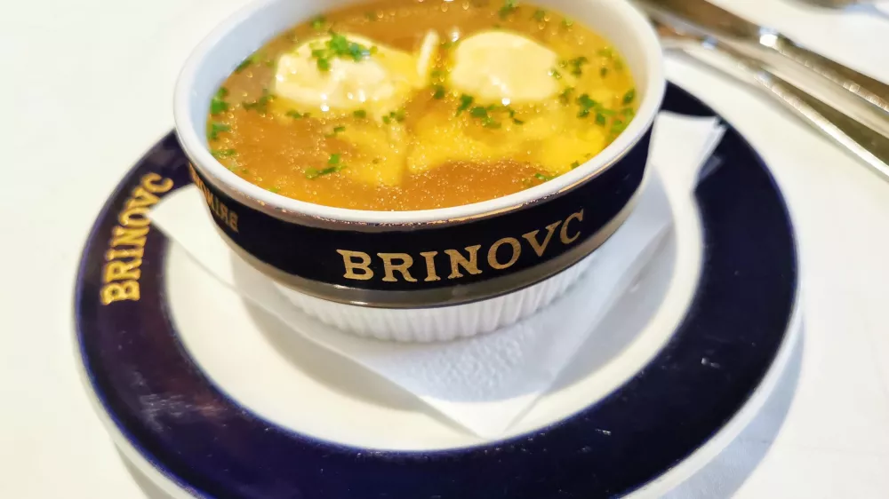 Goveja juha z žlikrofi, Gostilna Brinovc