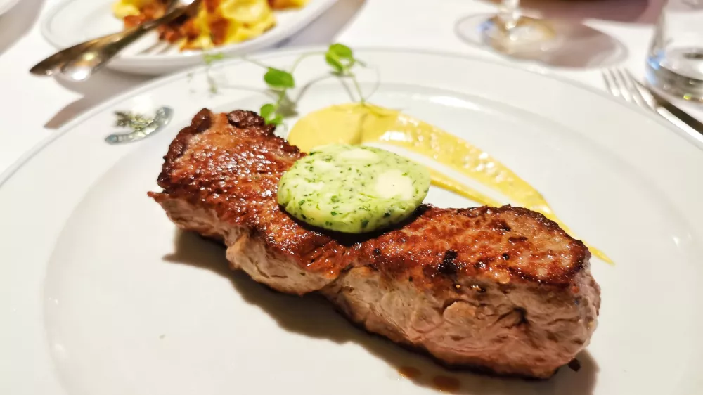 Žrebičkov ramsteak, Gostilna Brinovc