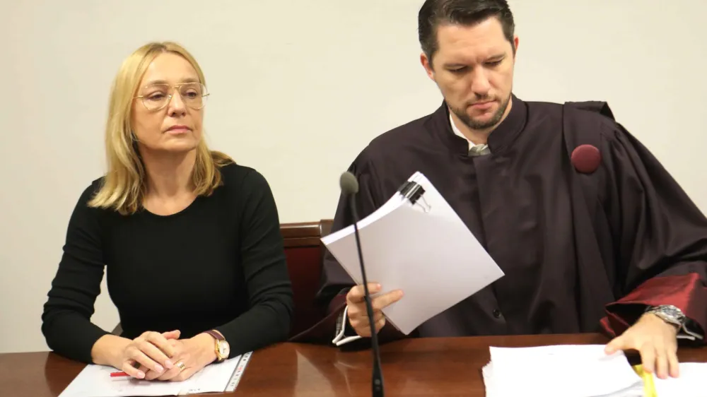 Glavna obravnava se bo z zagovorom Alje Brglez začela sredi decembra. Zastopa jo zagovornik Aleš Žiher (desno). Foto: Tomaž Skale