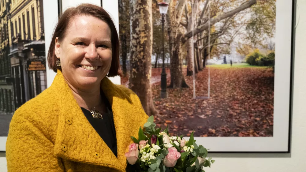 Barbara Gregurič Silič, fotografinja: Sem Mariborčanka, ki živi v Ljubljani. Dokler pred dvanajstimi leti nisem prišla v fotoklub, nekaterih stvari v mestu absolutno nisem zaznala. Videla sem jih šele skozi objektiv. Pravzaprav je to precej noro – kot bi pogledal v drug svet. Foto: Nik Erik Neubauer