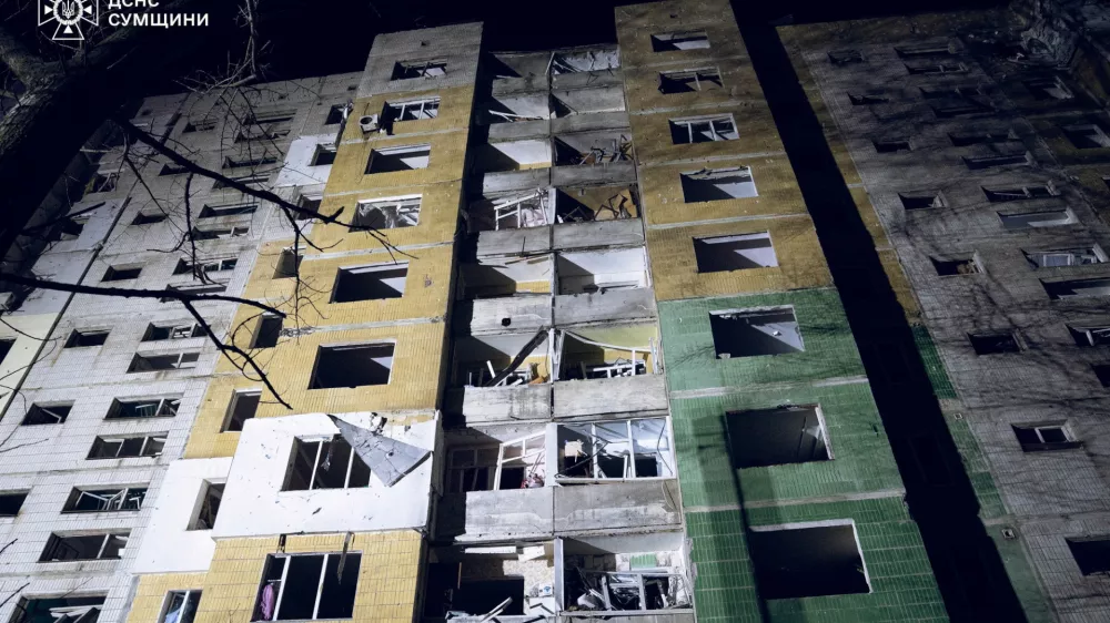 A residential building is damaged by a Russian missile strike, amid Russia's attack on Ukraine, in Sumy, Ukraine November 17, 2024. Press service of the State Emergency Service of Ukraine in Sumy region/Handout via REUTERS ATTENTION EDITORS - THIS IMAGE HAS BEEN SUPPLIED BY A THIRD PARTY. DO NOT OBSCURE LOGO.