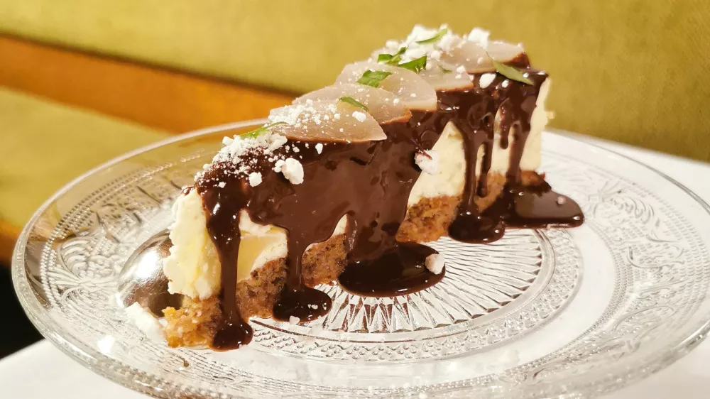 Hru&scaron;kova torta, Gostilna Mihovec