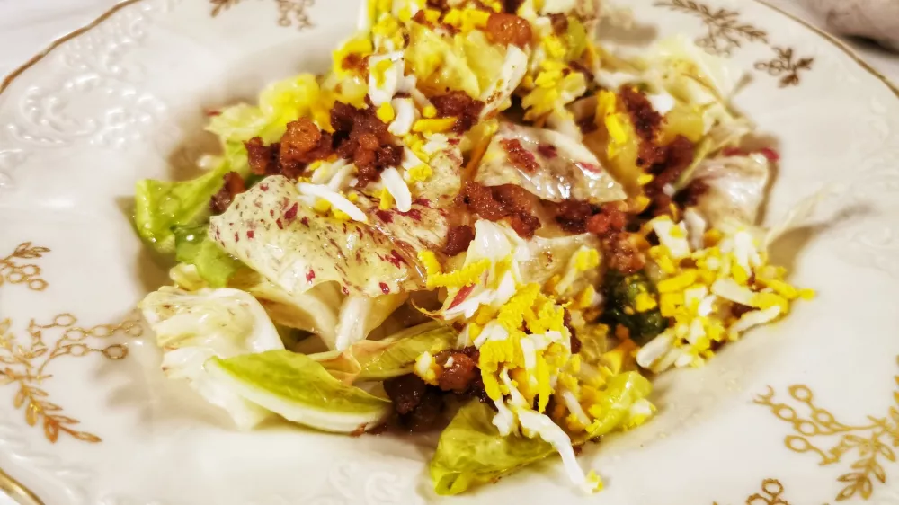 Radič s krompirjem, jajcem in ocvirki, Gostilna Mihovec