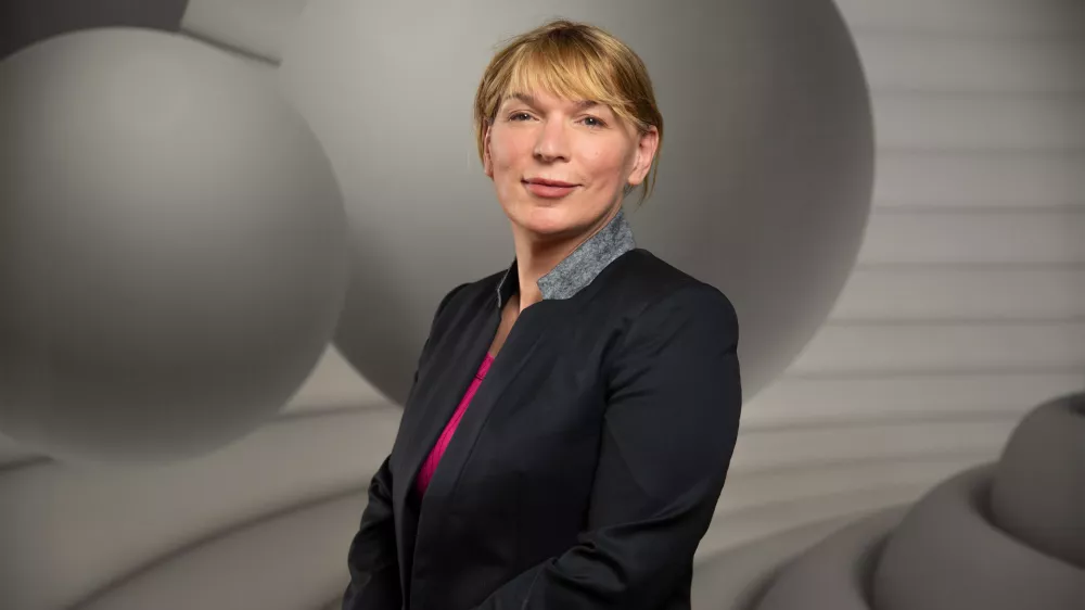 Dr. Daša Grajfoner, vodja Centra za poslovni coaching na DOBA Fakulteti, visokošolska učiteljica in strokovna vodja znanstvene konference Psihologija v poslovnem svetu