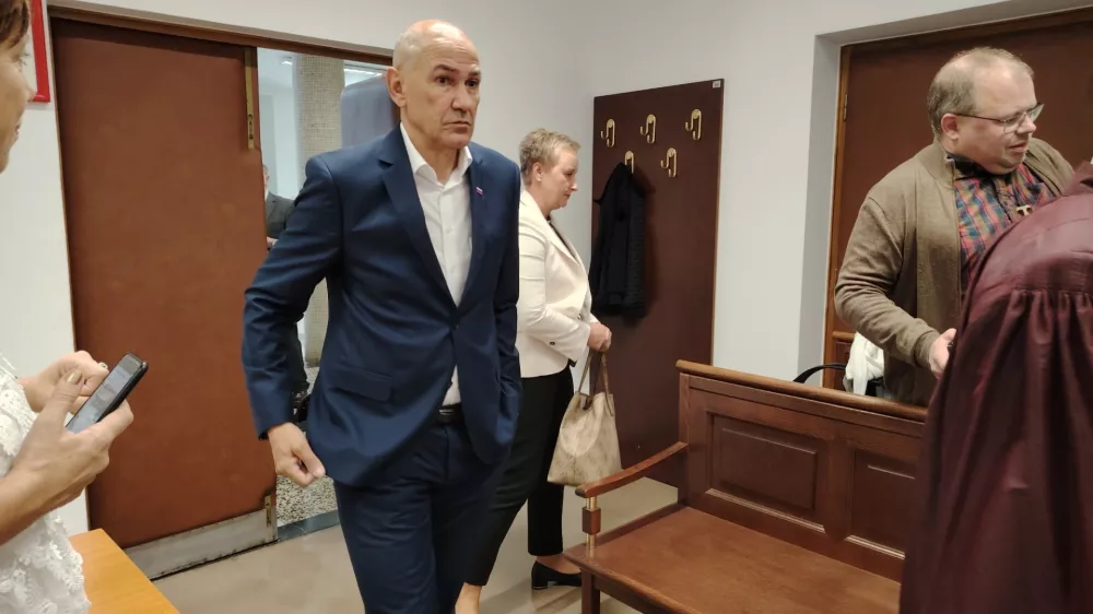 Predsednik SDS je pravnomočno obsojen kaznivega dejanja obrekovanja. Foto: Mojca Marot 