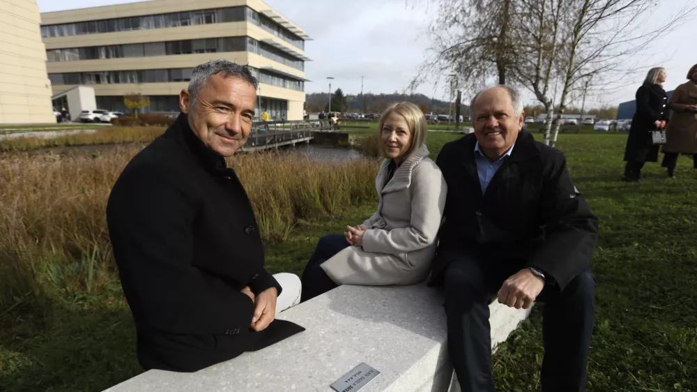 Direktor podjetja Hyla Janez Pogačar z ekipo. Foto: Luka Cjuha