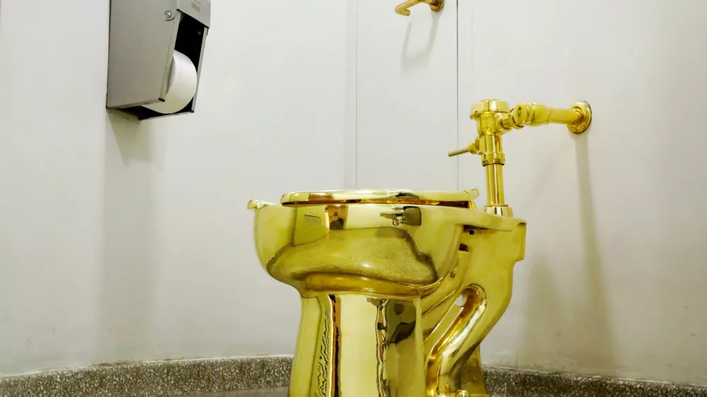 ﻿FILE PHOTO:  Maurizio Cattelanâ€™s â€śAmerica,â€ť a fully functional solid gold toilet is seen at The Guggenheim Museum in New York City, U.S., August 30, 2017.  REUTERS/Brendan McDermid/File Photo  NO RESALES. NO ARCHIVE.