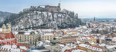 Ljubljana pod rahlo odejo snega. / Foto: Istock