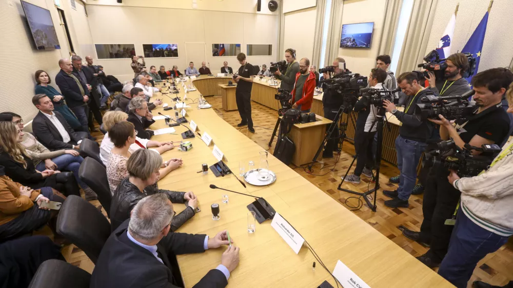 15.11.2024 - podpis Dogovora o prenovi sistema plač in novih uvrstitvah delovnih mest ter nazivov v plačne razrede v javnem sektorju, Kolektivne pogodbe za javni sektorFOTO: LUKA CJUHA