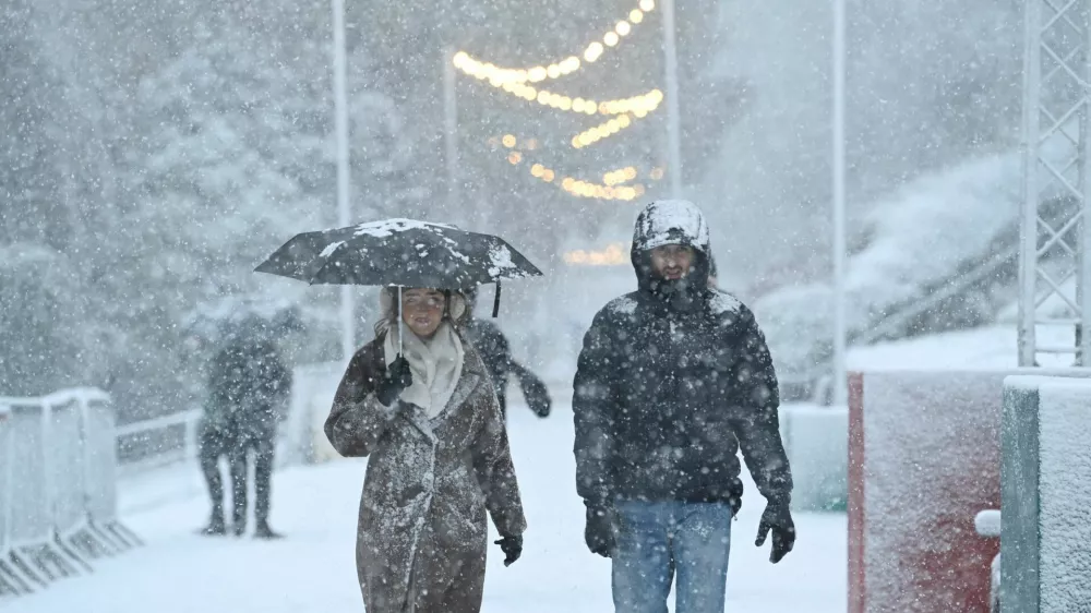 People walk through the snowfall during Storm Bert, along Princes Street Gardens in Edinburgh, Scotland, Britain, November 23, 2024. REUTERS/Lesley Martin